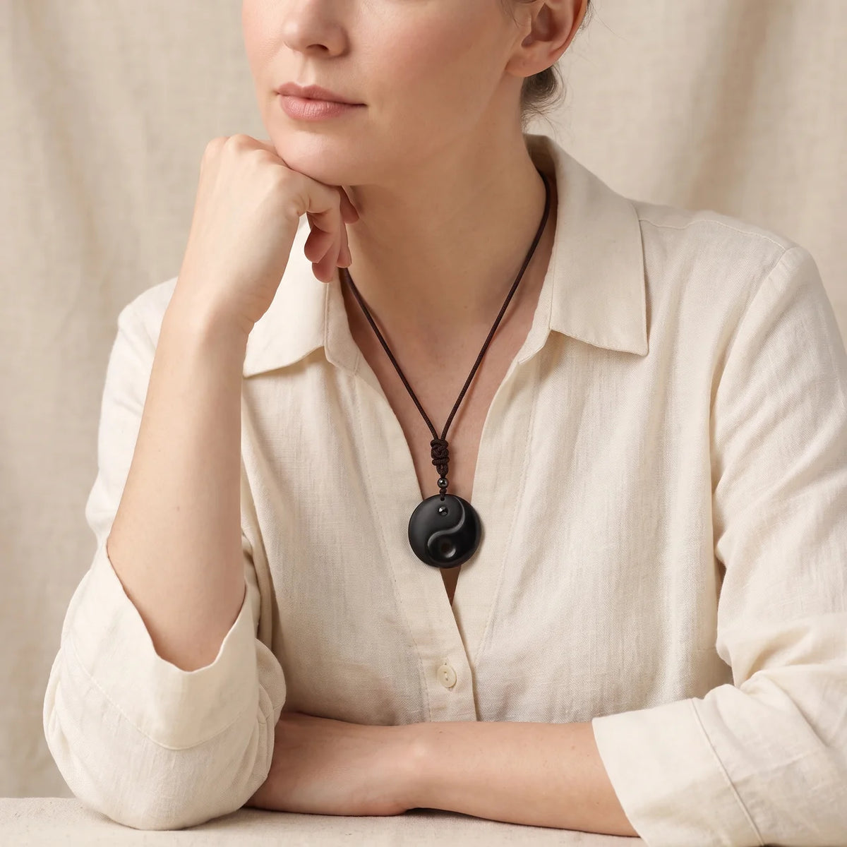 Collier pendentif Yin Yang en obsidienne noire