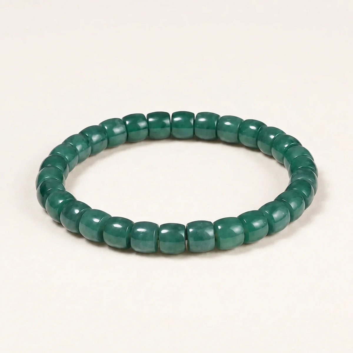 Bracelet en perles tonneau de jade bleu du Guatemala