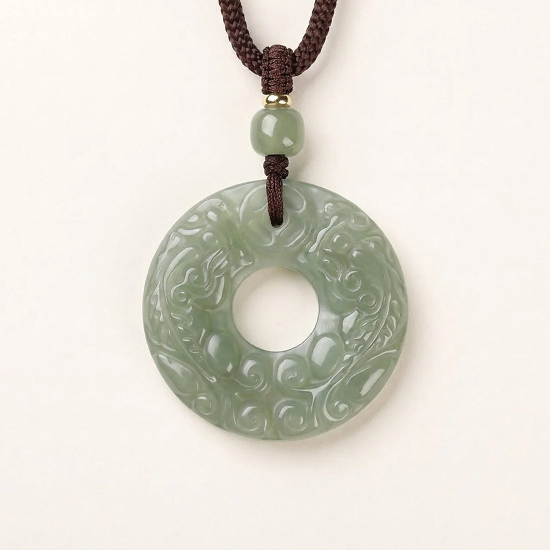Collier avec pendentif Pixiu en jade de Khotan céladon