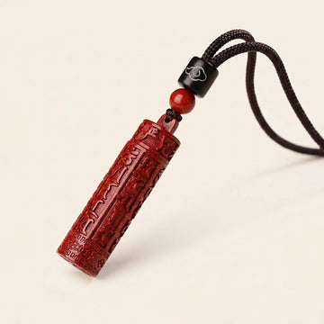 Collier avec pendentif mantra sculpté en cinabre