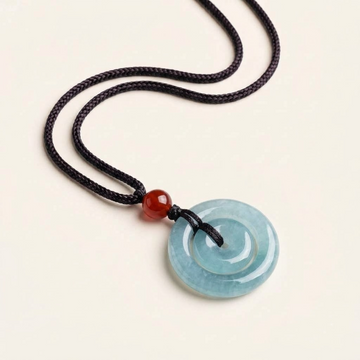Collier à double boucle de la paix en jade vert