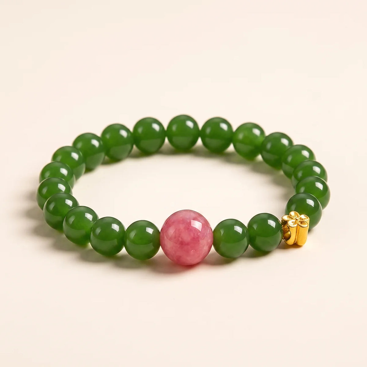 Bracelet en calcédoine verte et rose avec breloque