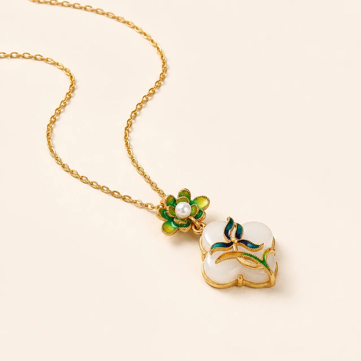 Imitation Jade Four Leaf Clover Pendant Necklace