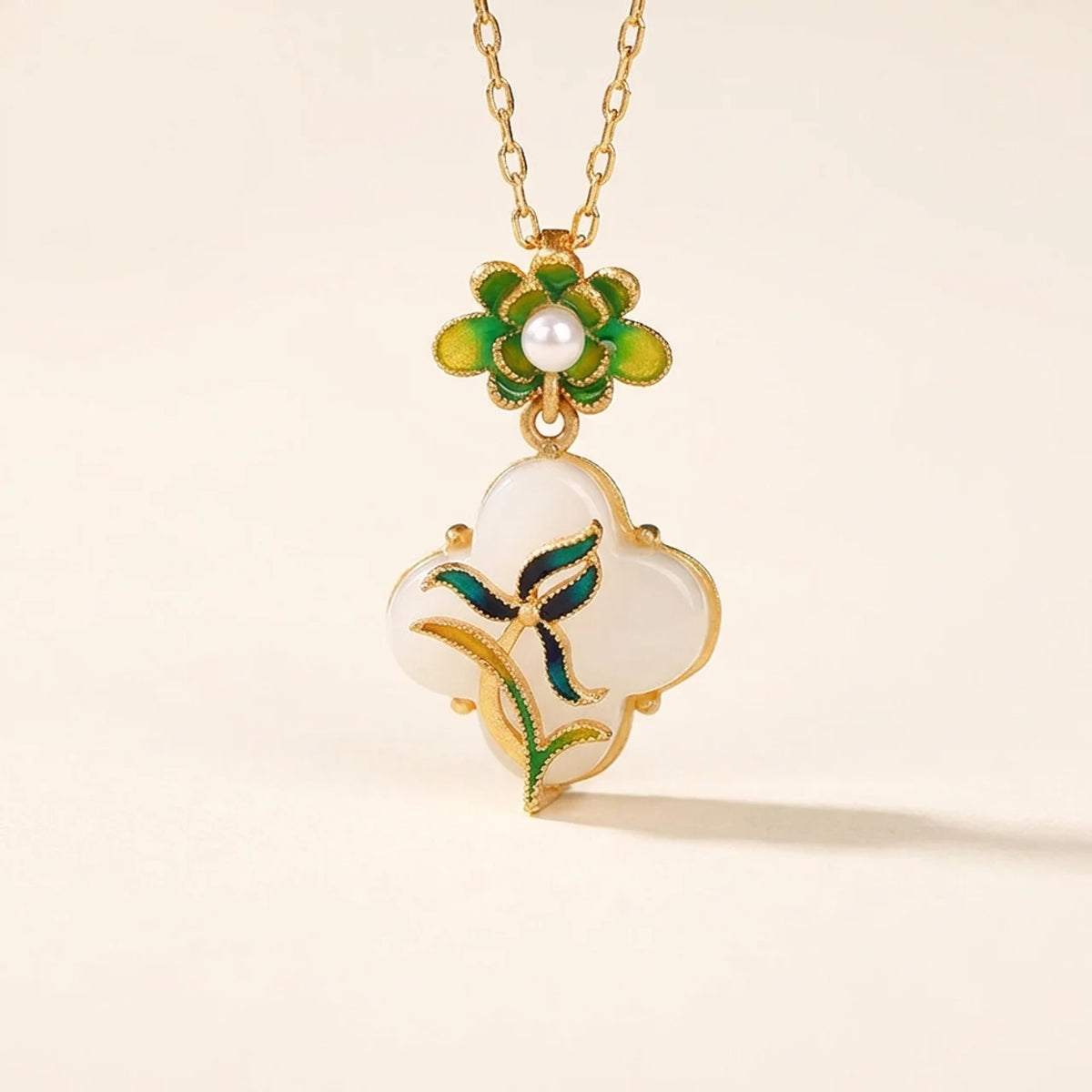 Imitation Jade Four Leaf Clover Pendant Necklace