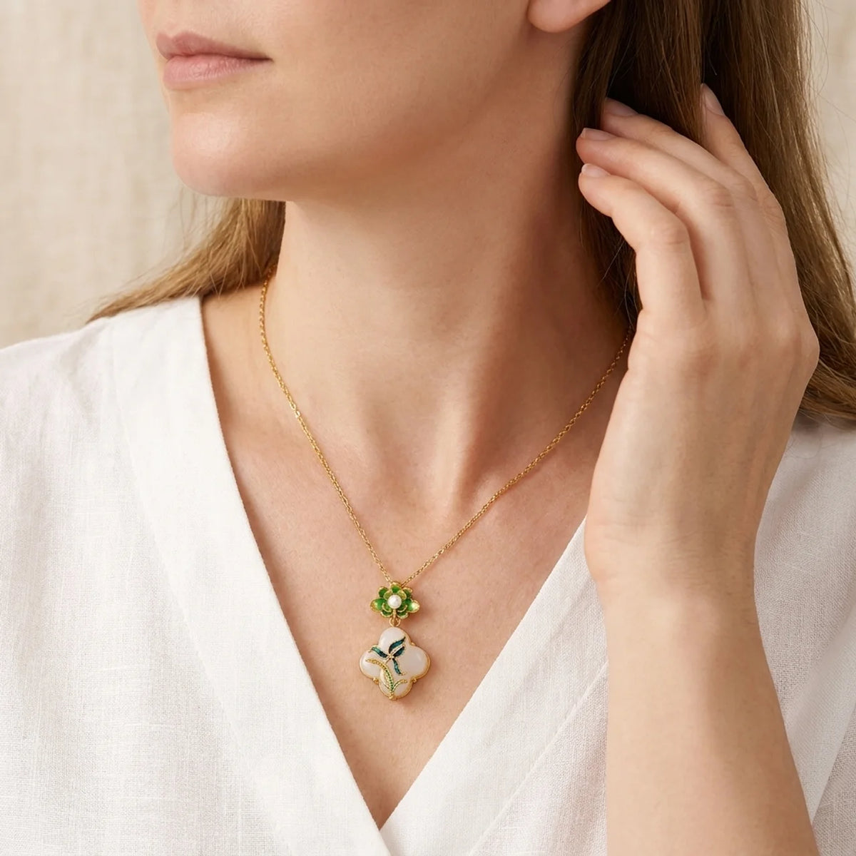 Imitation Jade Four Leaf Clover Pendant Necklace