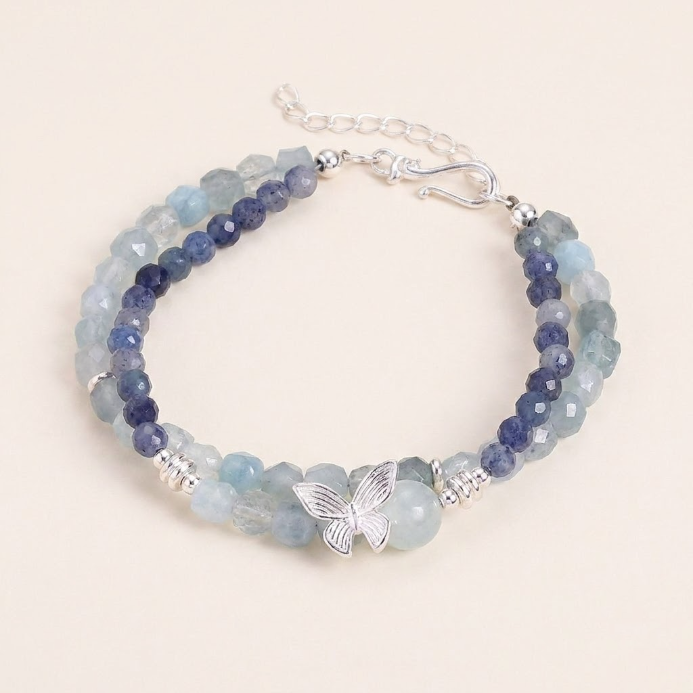 Bracelet naturel en perles de cristal avec papillon