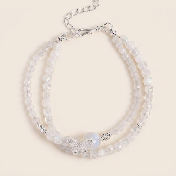 Bracelet naturel en perles de cristal avec papillon