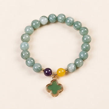 Elastiskt armband med jade och fyrklöver