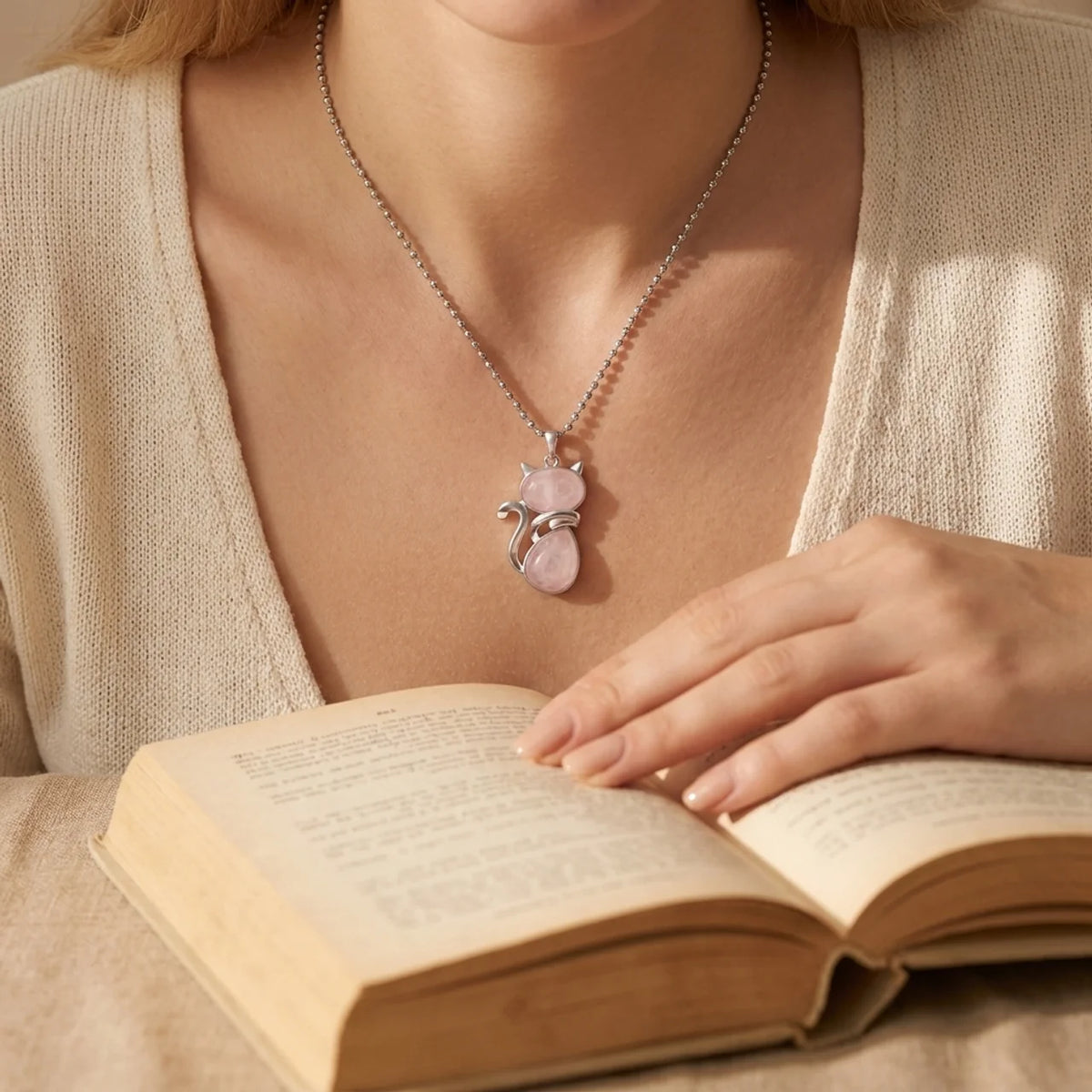 Collier Pendentif Chat Mignon en Cristal Naturel