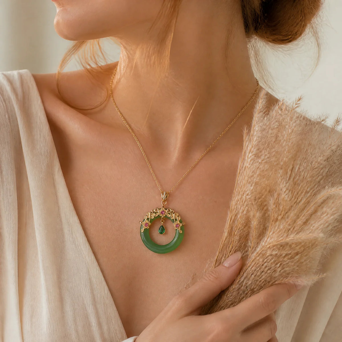 Collier à pendentif rond en jade cyan naturel