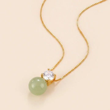 Halsband med lyckopärla av naturlig jade