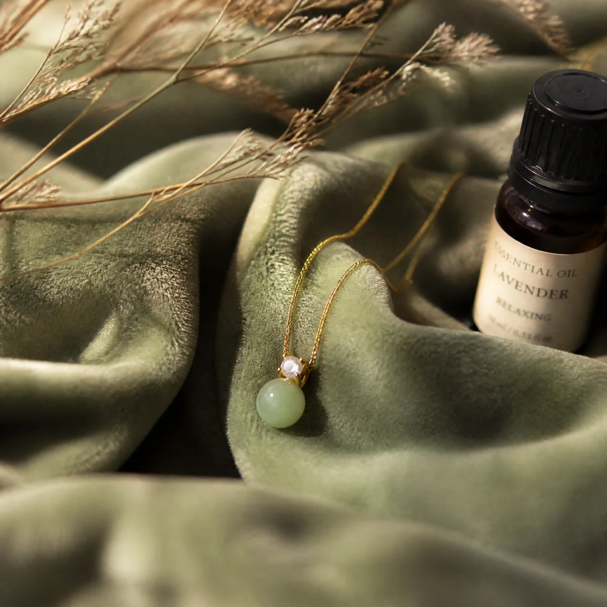 Collier pendentif perle porte-bonheur en jade naturel