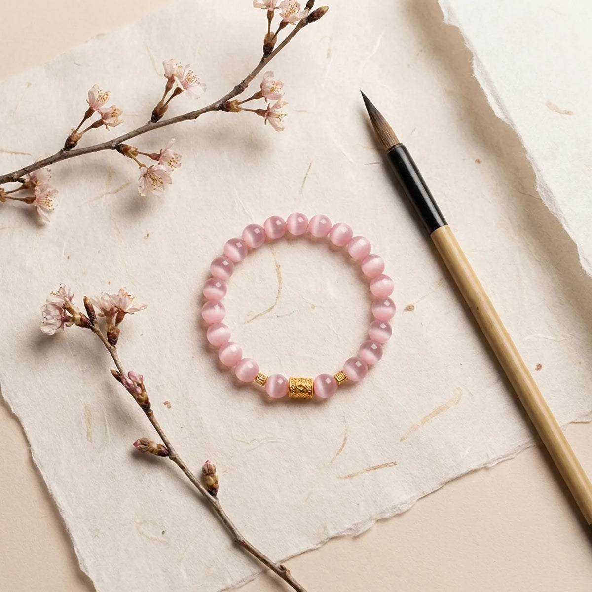 Bracelet en perles d’œil-de-chat rose avec breloque