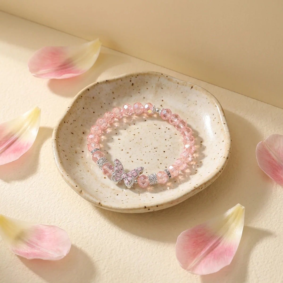 Bracelet en cristal rose avec breloque papillon