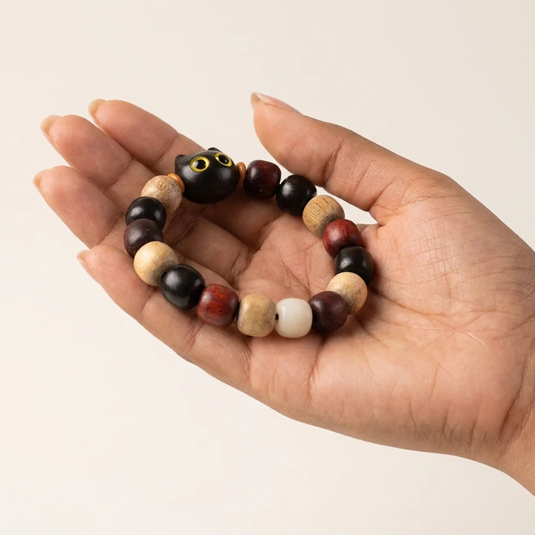 Bracelet protecteur en santal rouge et ébène avec chat