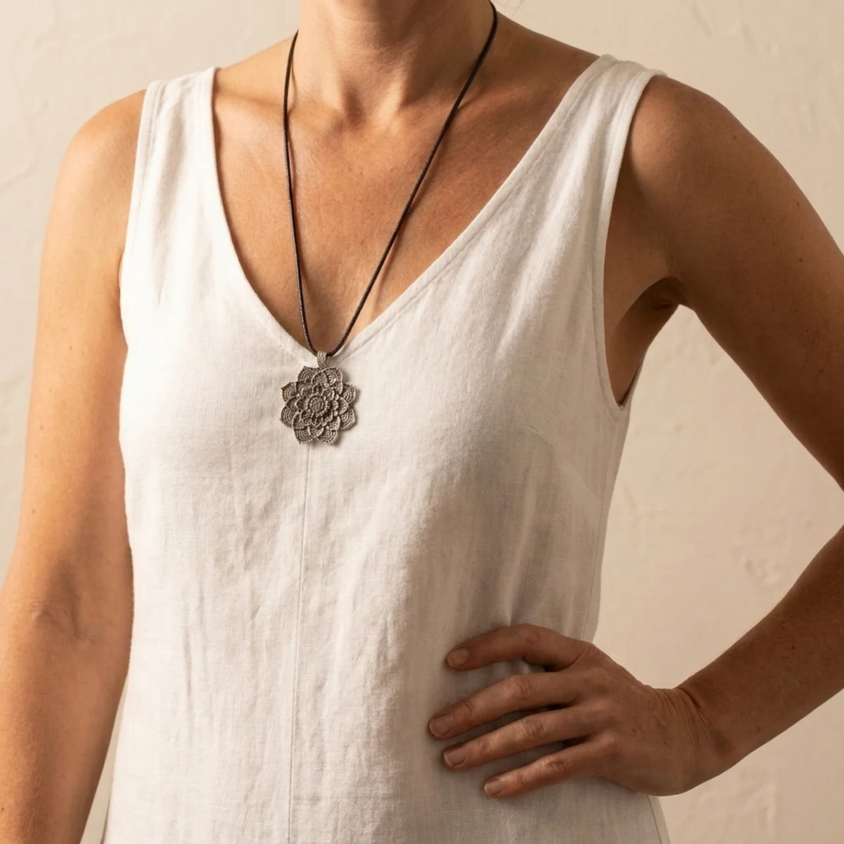 Collier avec pendentif fleur de lotus sacrée