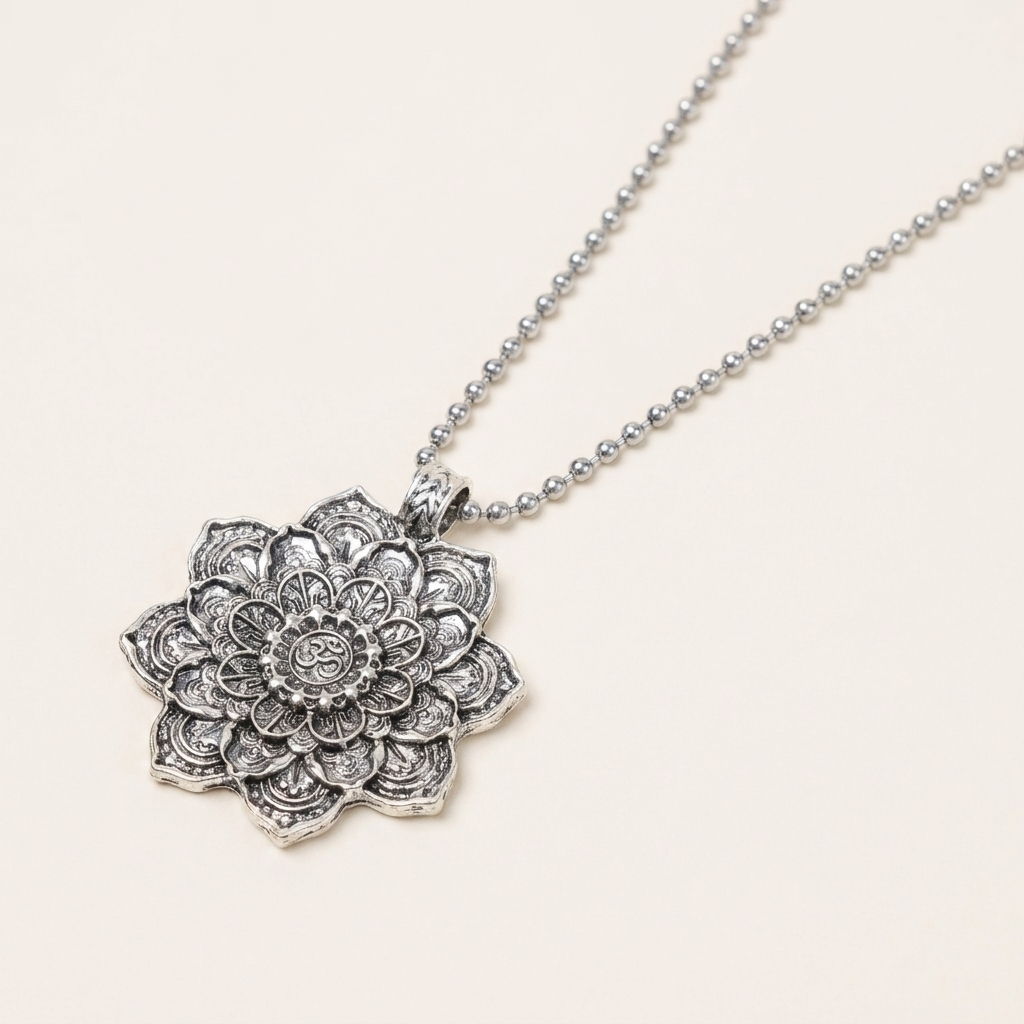 Collier avec pendentif fleur de lotus sacrée