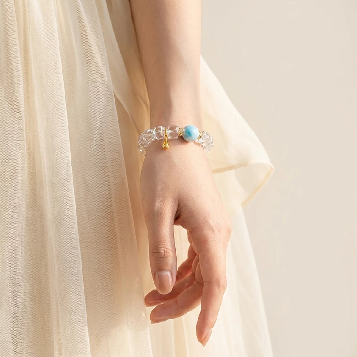 Bracelet en perles de cristal blanc et larimar