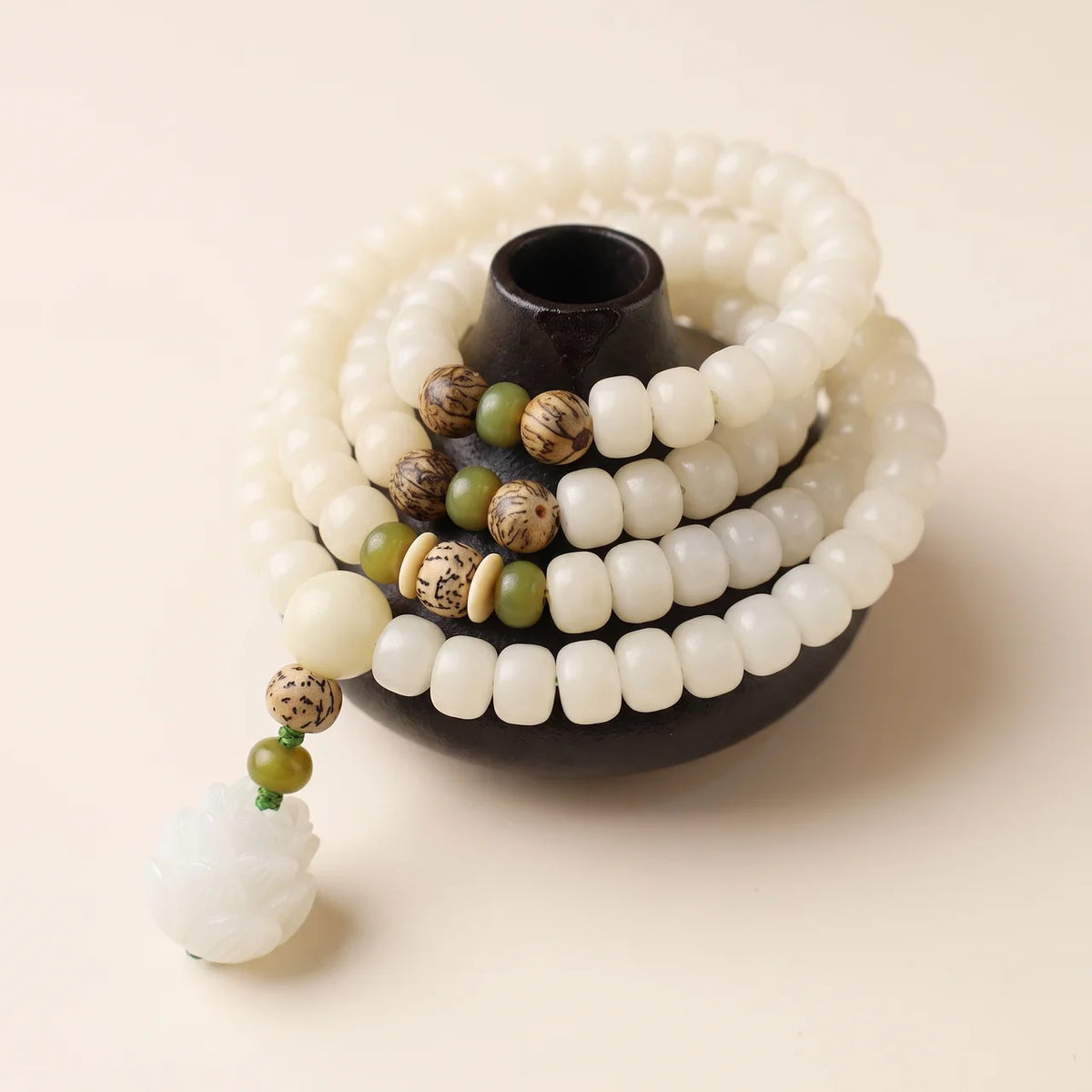 Weißes Jade Lotus Mala Armband